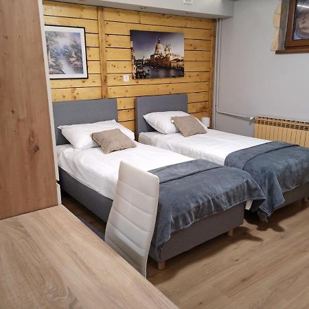 Sobe Marija Varazdin, Hrascica Luaran gambar