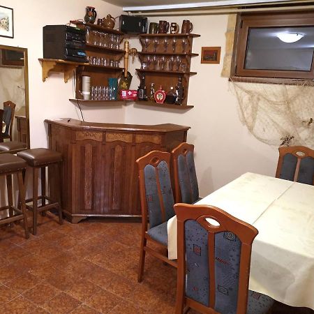 Sobe Marija Varazdin, Hrascica Luaran gambar