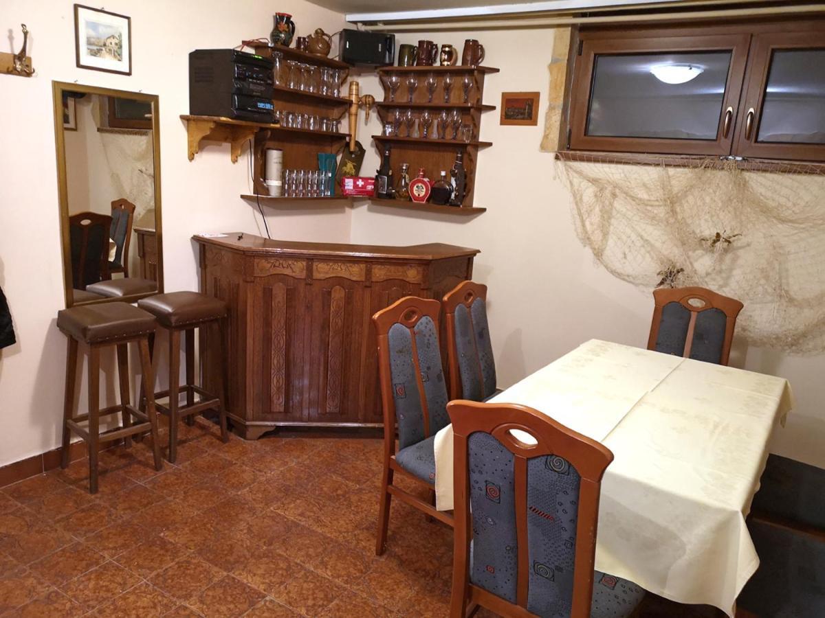 Sobe Marija Varazdin, Hrascica Luaran gambar