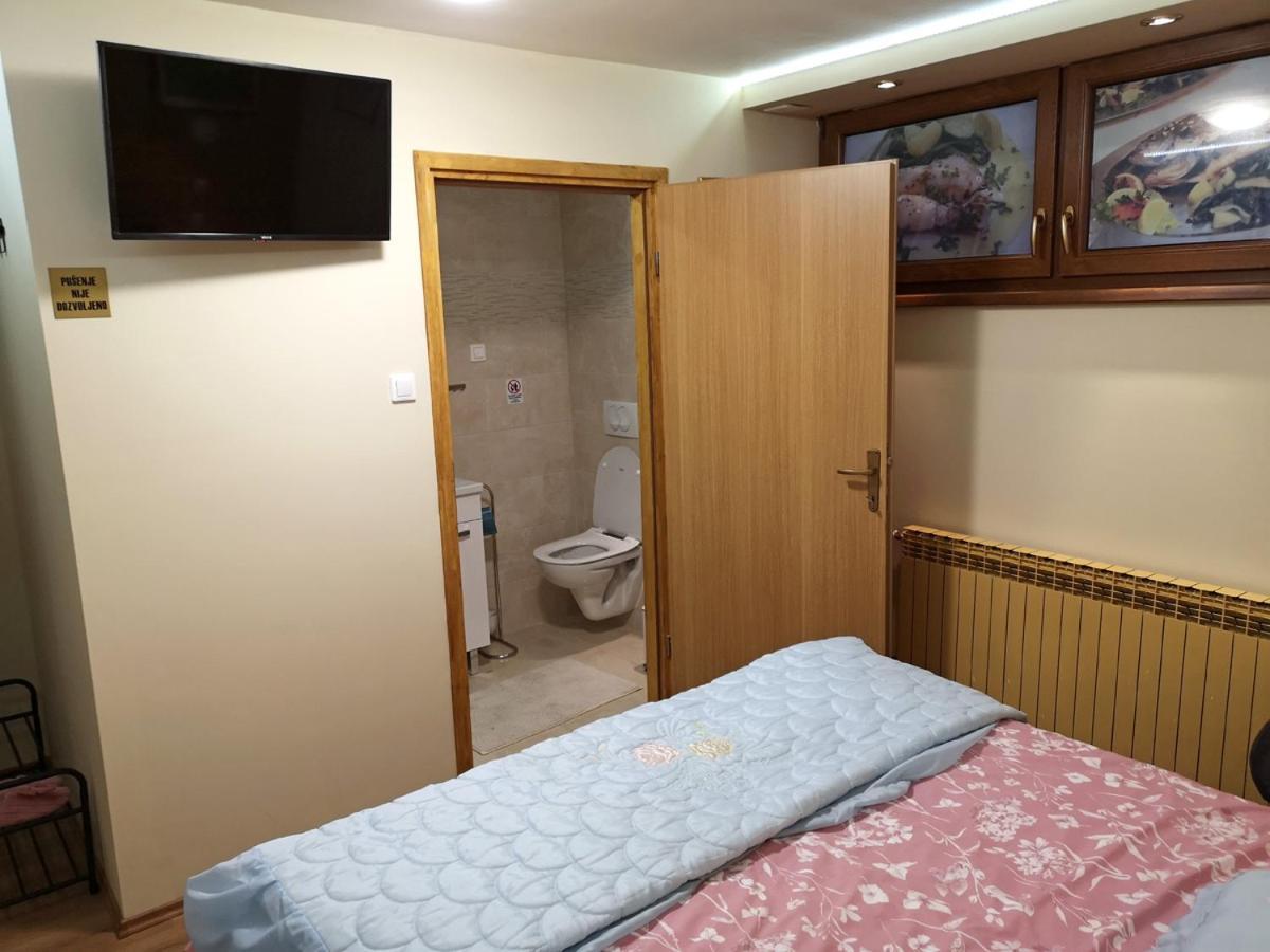 Sobe Marija Varazdin, Hrascica Luaran gambar
